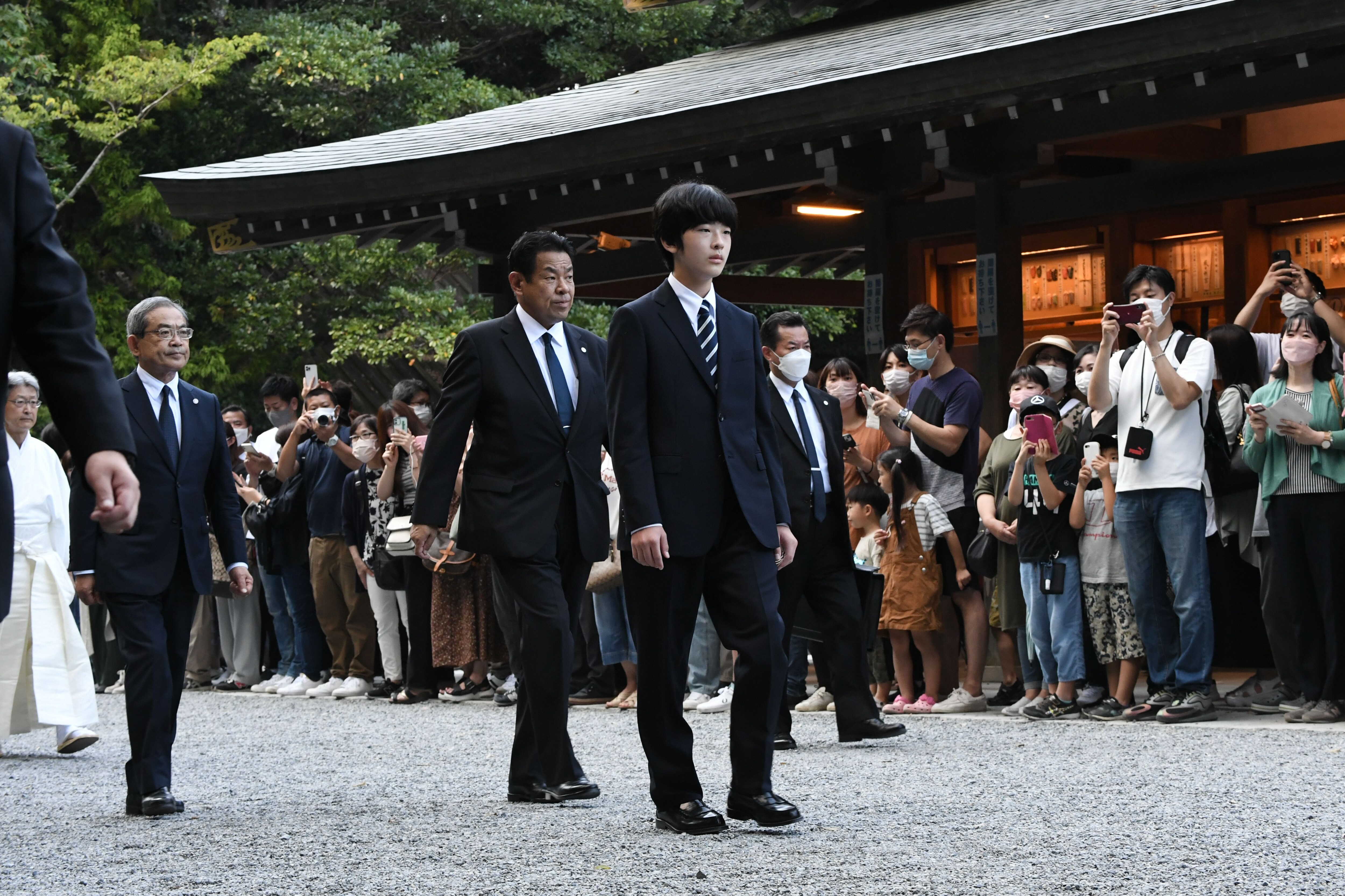 2022年10月、伊勢神宮を訪問する悠仁さま　©JMPA
