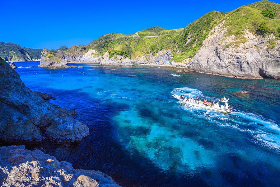 まるでイタリアの島のような風景が広がる伊豆半島のヒリゾ浜。©野口正