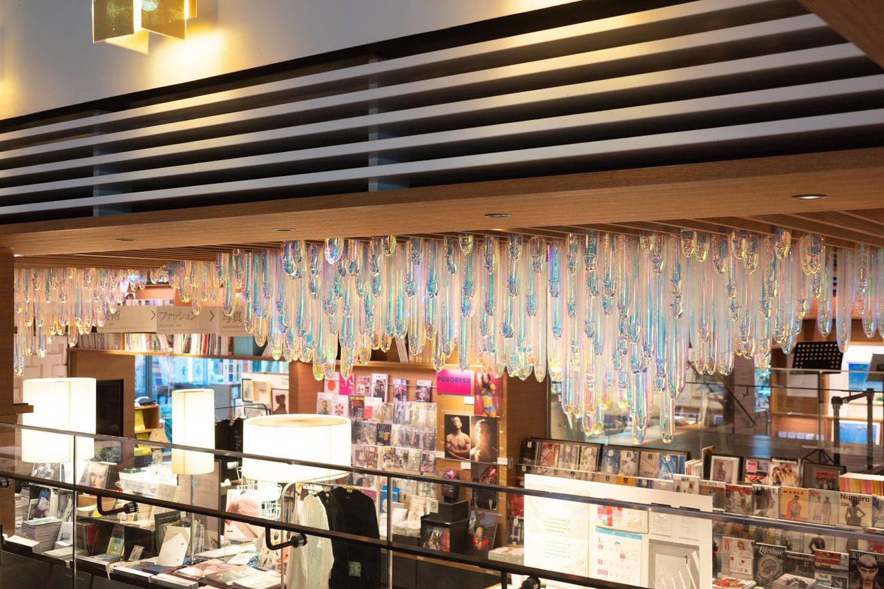 DAISY BALLOONによるバルーンアートのインスタレーション「声のまえの光」。