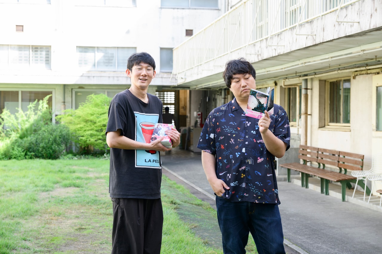 左からロングコートダディの堂前透さん、兎さん。