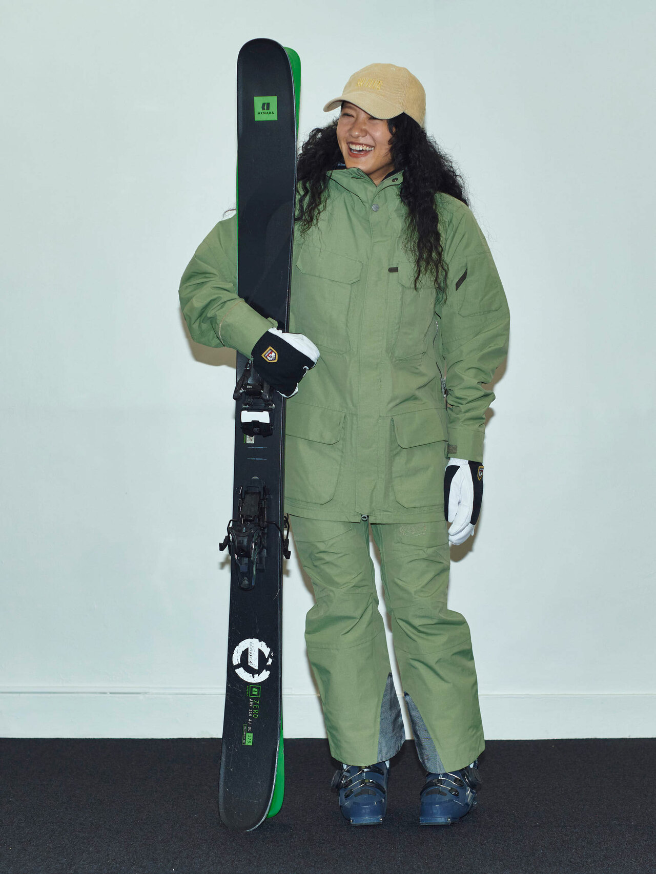 目利きが選んだスキーウエアがずらりと並ぶ空間です。