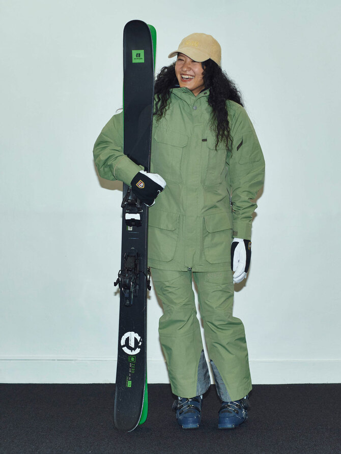 目利きが選んだスキーウエアがずらりと並ぶ空間です。