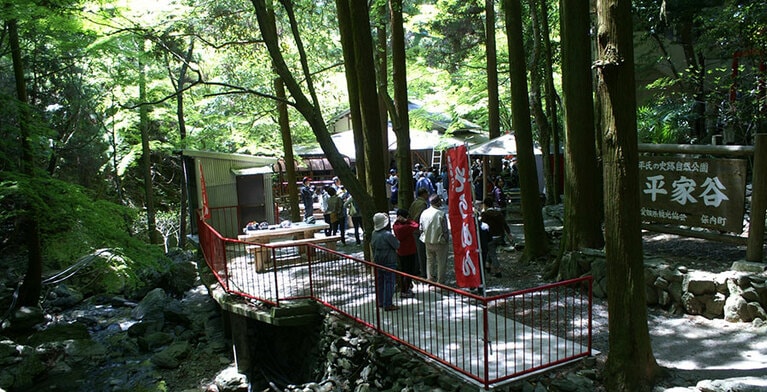 【愛媛県】平家谷のそうめん流し。