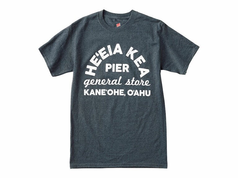 港にあるレストランのオリジナル。厚めの生地とレトロっぽくかすれた文字がいい。＠ヘエイア・ケア・ピア・ジェネラル・ストア＆デリ