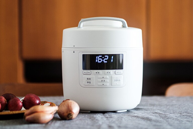 「電気圧力鍋」H27×W24×D26㎝ 3.9㎏ おうちシェフPRO(SP-2DM251) 15,800円。