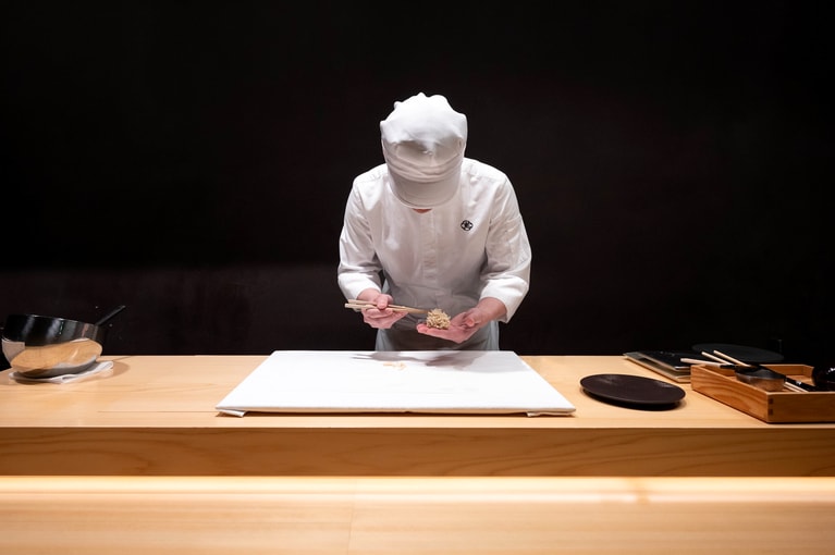 カウンター席で。