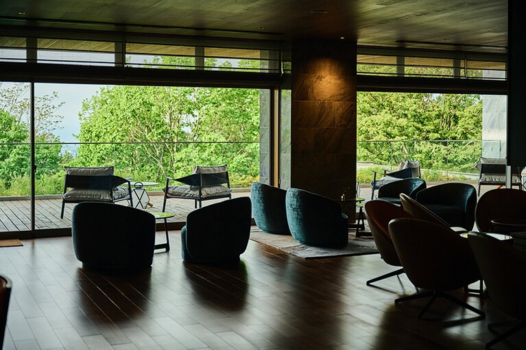 THE HIRAMATSU 軽井沢 御代田［長野／御代田］本館2Fロビーラウンジ。