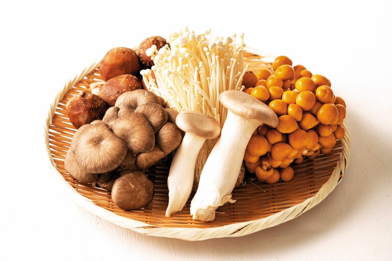 きのこ。食物繊維とビタミンB群で代謝と腸内環境を改善。