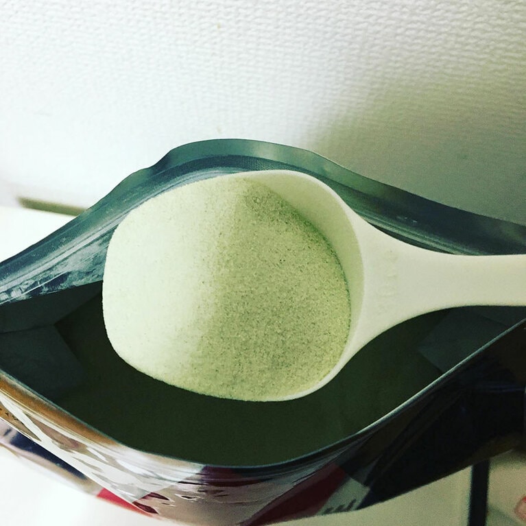 一食およそ40g(スプーン2杯)で140.4kcal、タンパク質は18.64g取れるそう。私はスプーン1～2杯を朝や運動後やおやつ時間に摂取。毎日ではなく週4、5回でした。