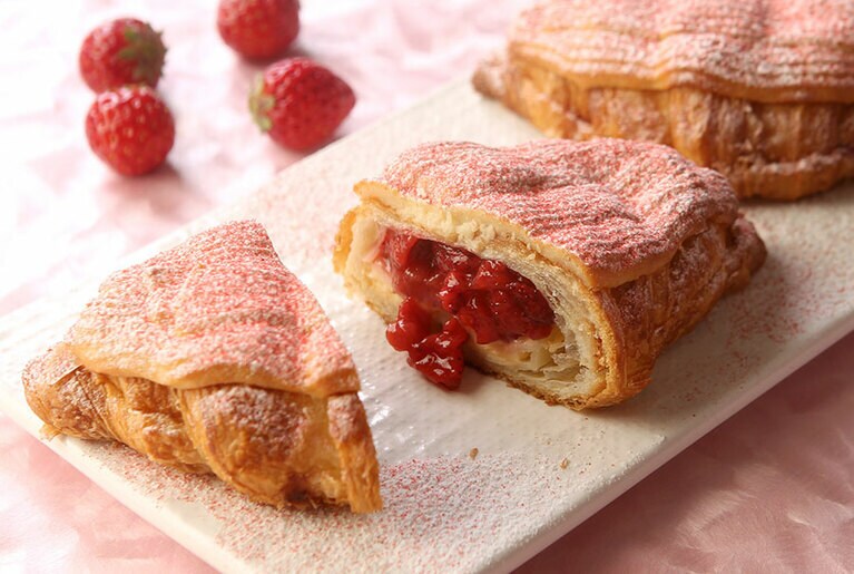 「苺とクリームチーズのクロワッサン」460円。