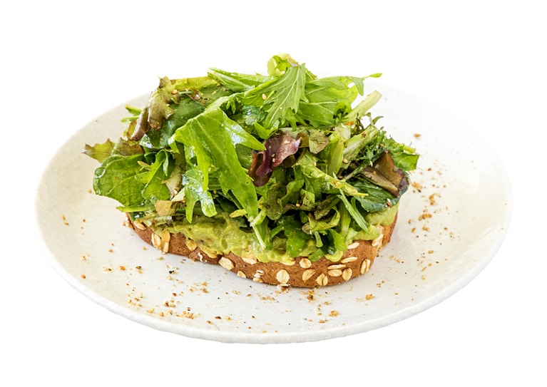 【Mahina & Sun's(マヒナ・アンド・サンズ)】パンは「パティスリー」の全粒粉ブレッド。トッピングは、アボカド、トマトジャム、デュカ、アレッポペッパー、えんどう豆の新芽など。15ドル。