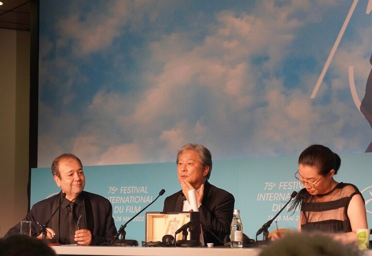 カンヌでのパク・チャヌク監督（筆者撮影）