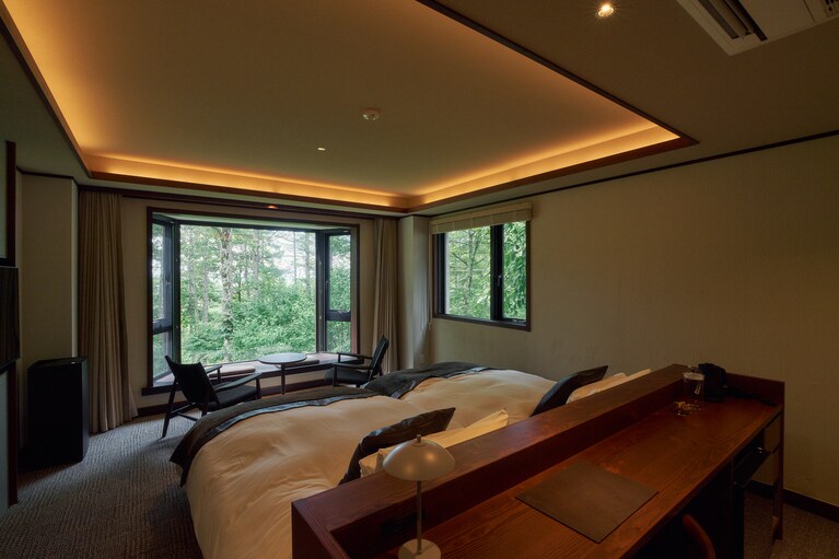 「蓼科東急ホテル」の「カラマツ クラシック」（ハリウッドツイン）。