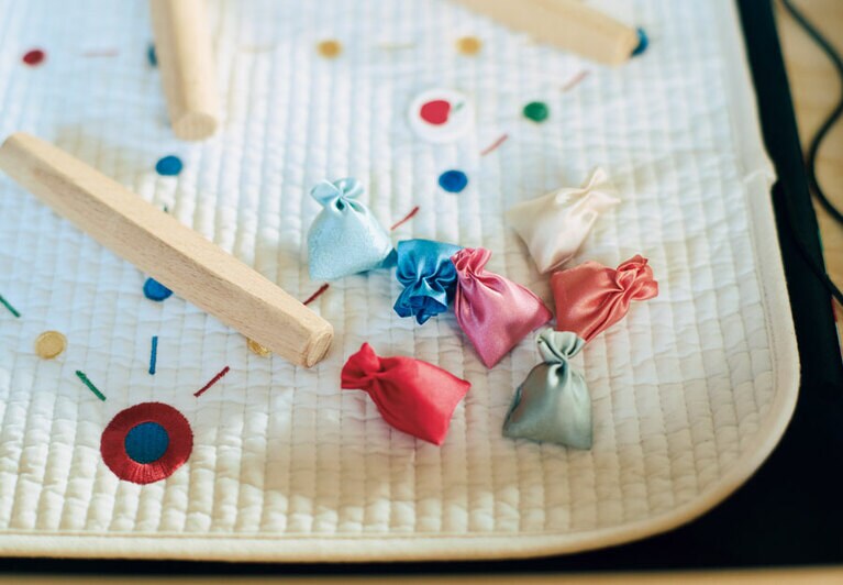 『イカゲーム』で話題の伝統遊び・コンギ。好好堂伝統遊びセットW118,000。