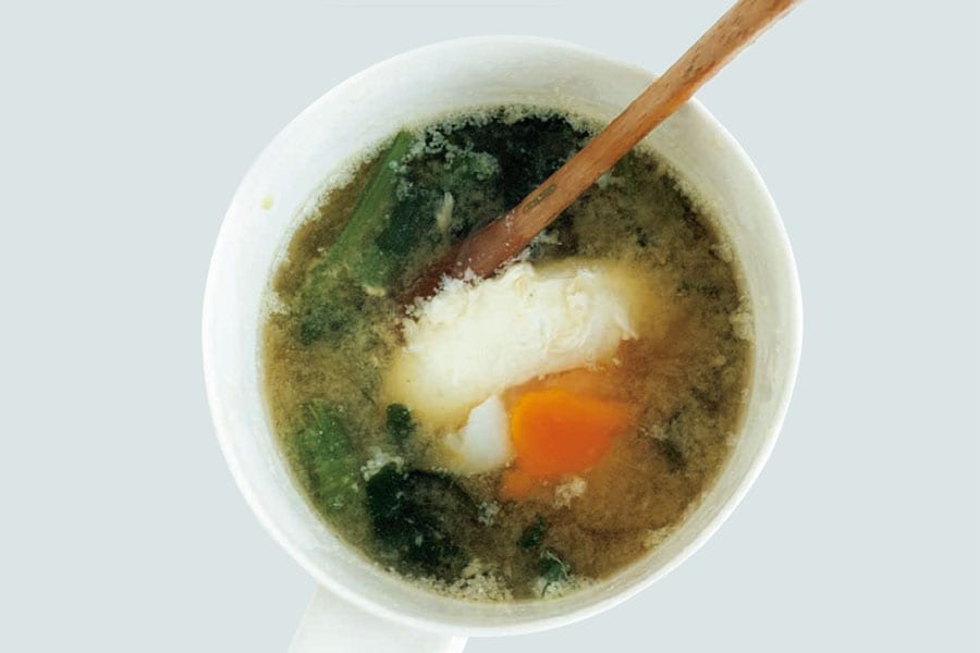 ひと手間かけて、具だくさん味噌汁レシピ ①卵とほうれん草の味噌汁。
