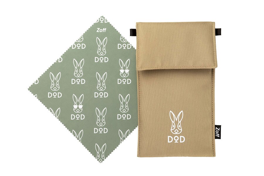 DODのブランドロゴでもあるウサギがかわいい布製ケースとメガネ拭きが付属。