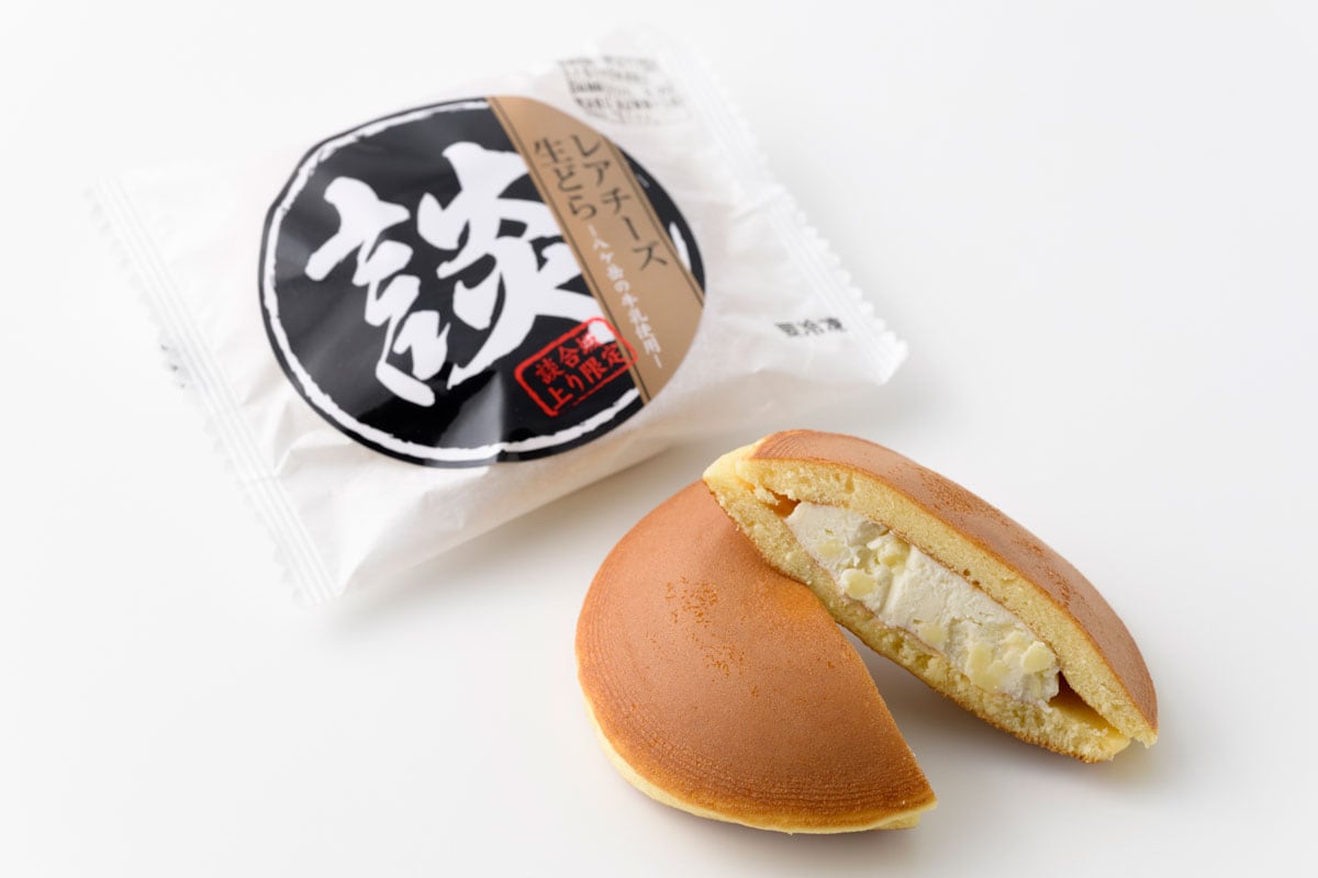 レアチーズ生どら 305円。