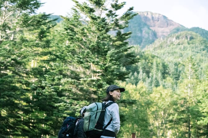 気持ちのよい景色が広がる登山道。