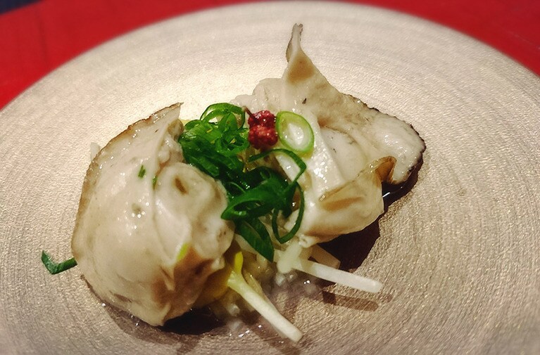 油に香りを移し、爽やかな山椒の余韻を広げる。