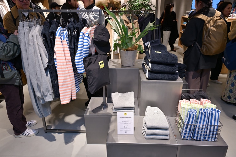 ヘリーハンセン×アニエスベー。