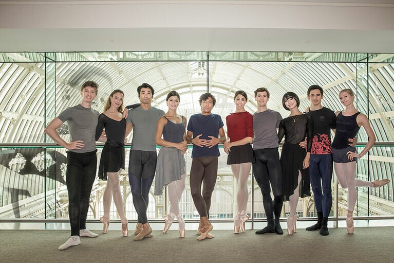 『輝く英国ロイヤルバレエのスター達』の出演者達。