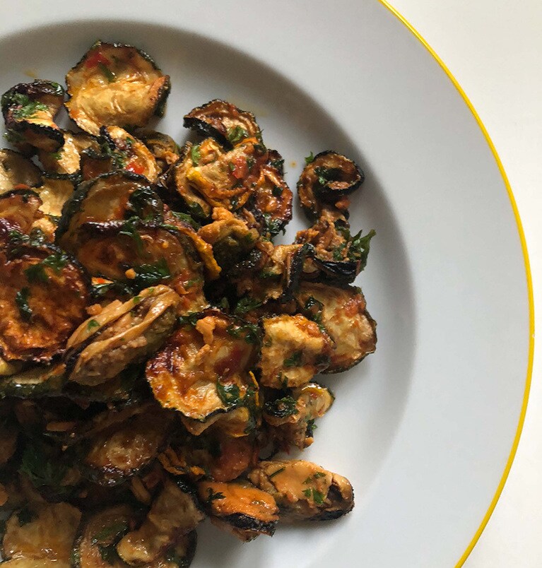 干しズッキーニと缶詰めムール貝のハリッサ炒めのレシピ