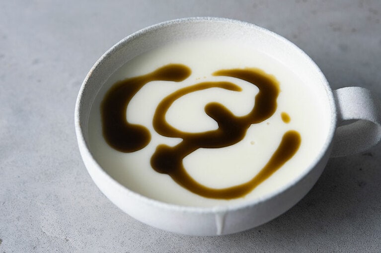 「今日のスープ」600円。この日は、かぶのスープに昆布のオイルをかけて。