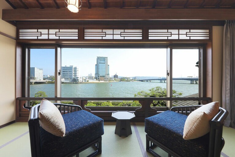 松江宍道湖畔 文人ゆかりの宿 皆美館［島根／松江しんじ湖温泉］和洋室「秀明」からの眺め。