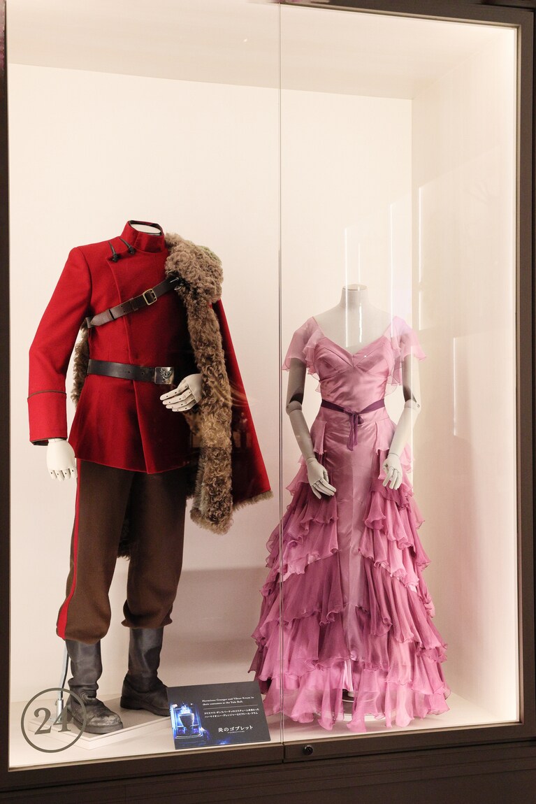 クリスマス・ダンスパーティでのハーマイオニーのドレスと、ビクトールクラムの衣装。