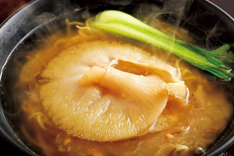 ふかひれラーメン 2,178円／港町レストラン鮮