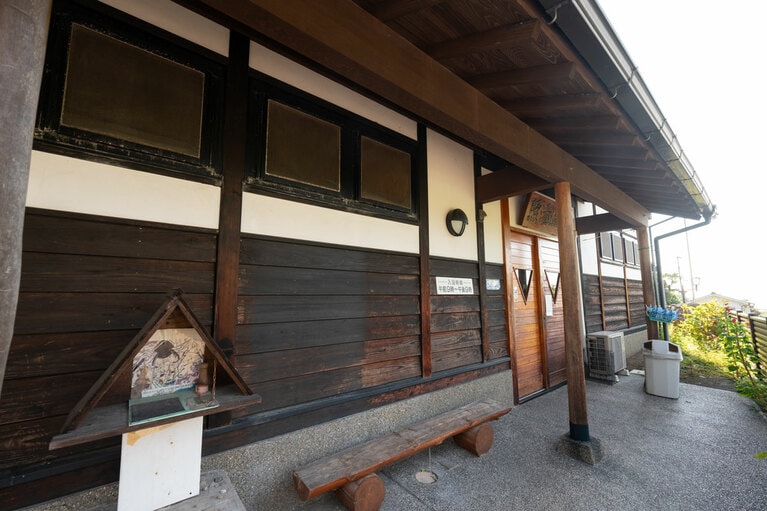 照湯温泉の外観。