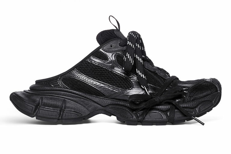 シューズ 「3XL MULE」  132,000円（バレンシアガ東急プラザ銀座先行発売、メンズ＆ウィメンズで展開）。