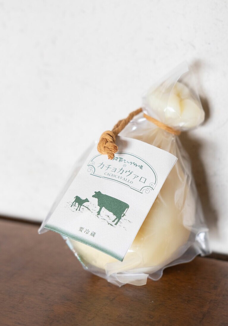 地元産の野菜や和牛、チーズのカチョカヴァロで「阿蘇のねたくり鍋」が完成。