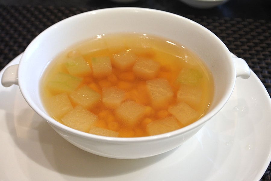 とろとろの冬瓜とシャキシャキの甘いトウモロコシの食感が絶妙なスープ。