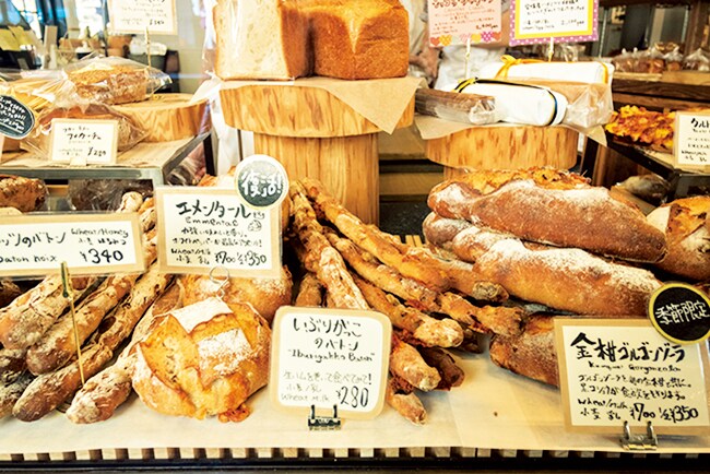約30種揃うパンすべてに全粒粉を使用。