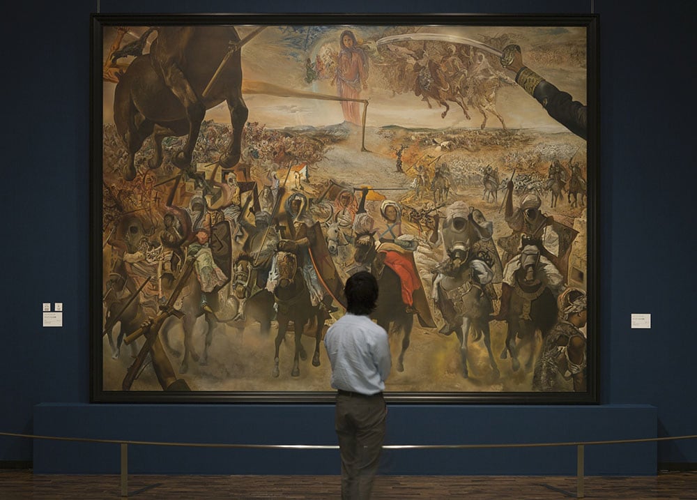 【サルバドール・ダリ《テトゥアンの大会戦》1962年】諸橋コレクションを代表する約3×4mもの大絵画作品。諸橋が参加したオークションでは、白熱した競合が長時間にわたって繰り広げられたという。