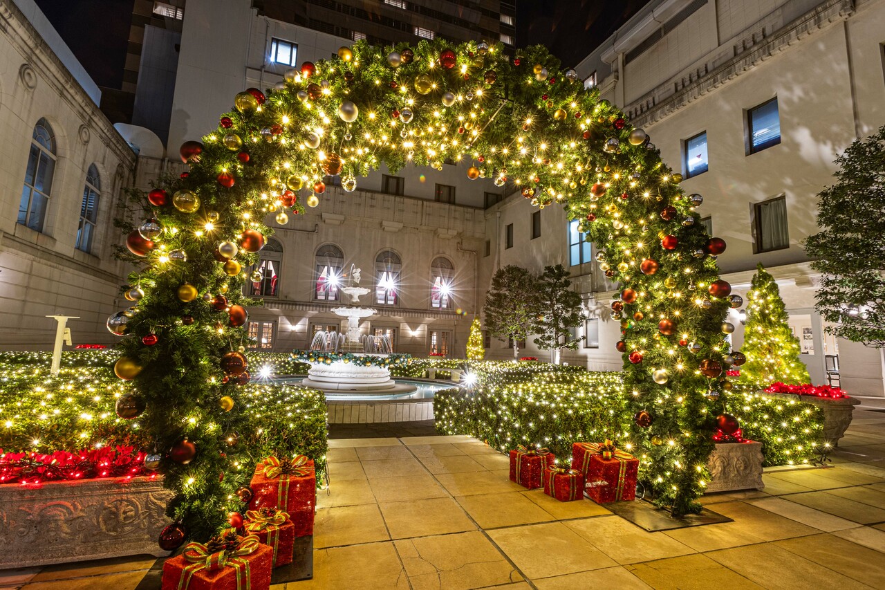 「光の庭園」。2026年3月1日（日）まで。12月25日（木）まではクリスマス仕様に。写真は2024年の様子。