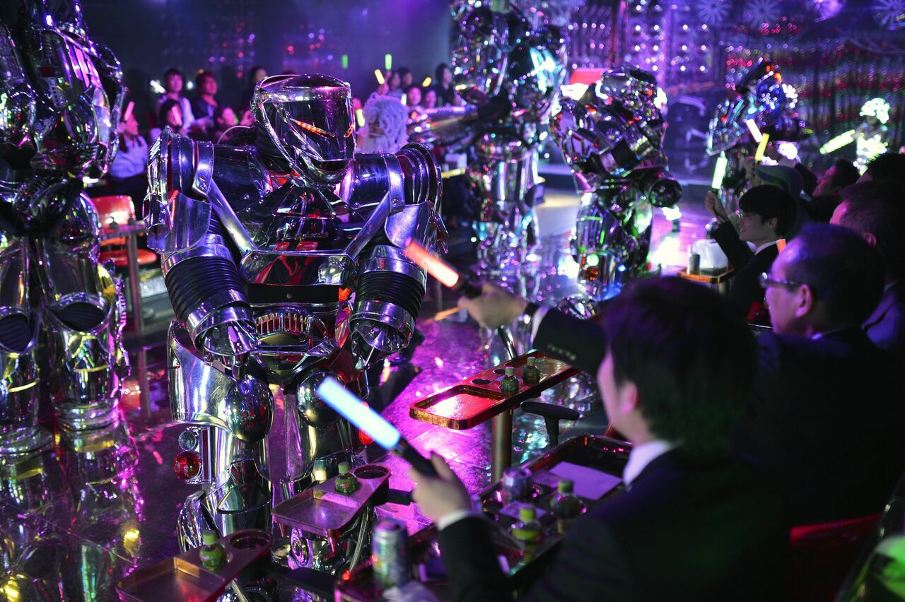 歌舞伎町のロボットレストラン（現在は閉店）　©時事通信社