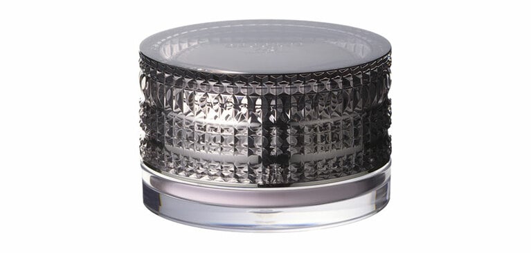 AQ ミリオリティ フェイスパウダー エレガントグレース 10g。