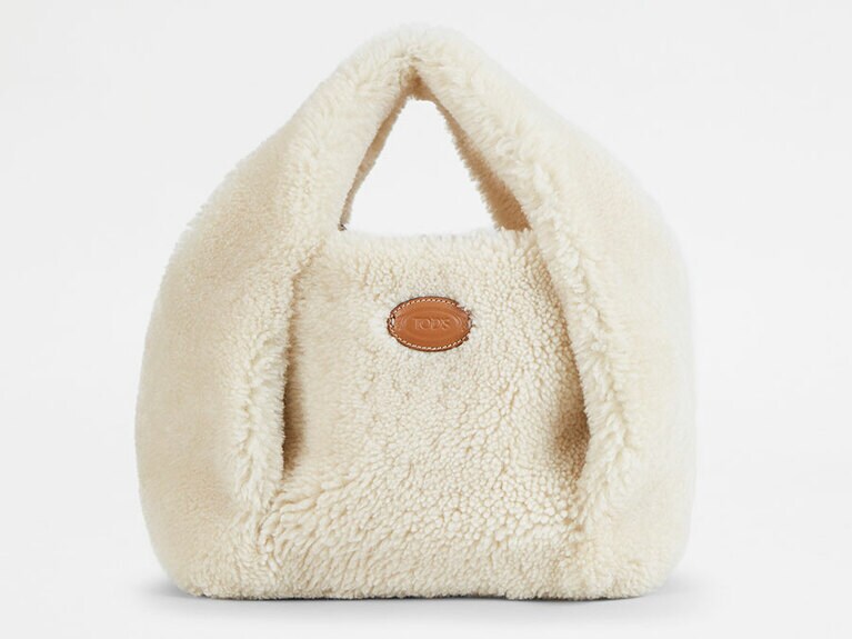 シャツ バッグ ショッピング ミニ W31×H19×D13cm 全7色 各267,300 円／トッズ・ジャパン(TOD'S LIE ON A LION先行販売)