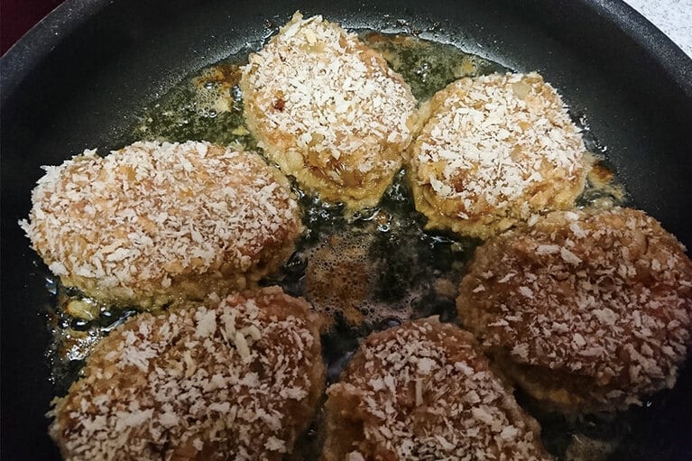 ギュウギュウ詰めに揚げ焼き。