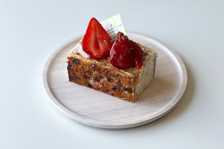 【ナンポルトクワ】ザクザクしたパイの香ばしさが際立つ「いちごのミルフイユ」。