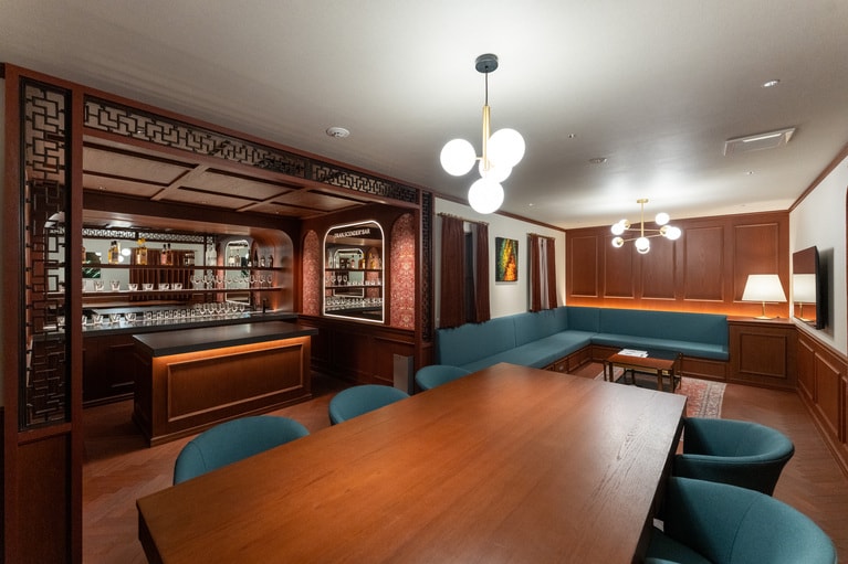 一棟貸し切りの別棟「THE HOUSE」定員6名：16,090円～/人 (1室96,540円～)。