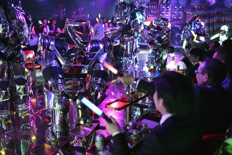 歌舞伎町のロボットレストラン（現在は閉店）　©時事通信社