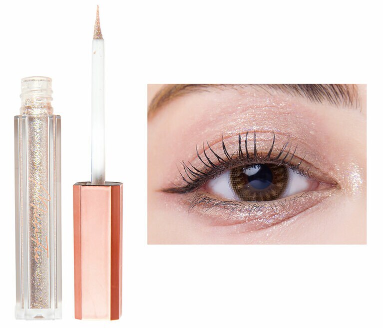 透明感の高いシルバーに多色ラメがきらめく。下まぶたにライン状に入れれば、レフ板効果でうるうるの瞳に。G01 スターライト。