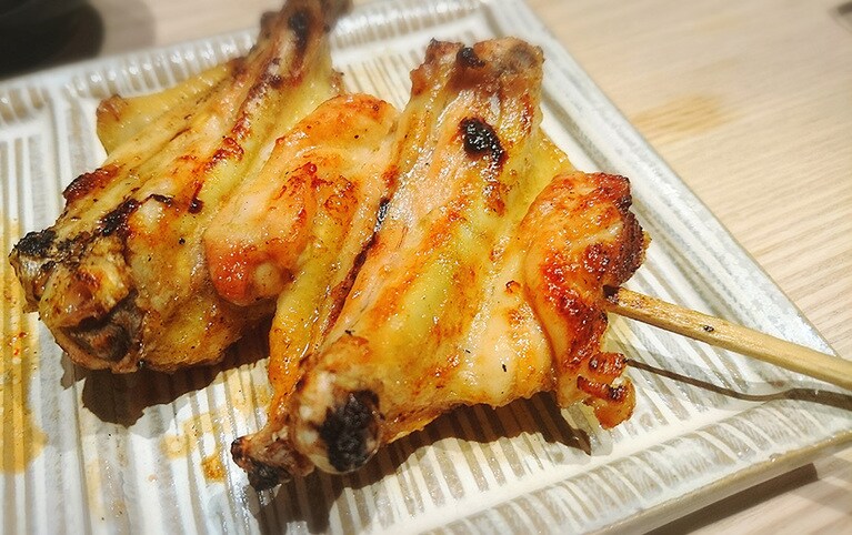 骨から身をはがす時に立ち上る湯気もごちそうだ。