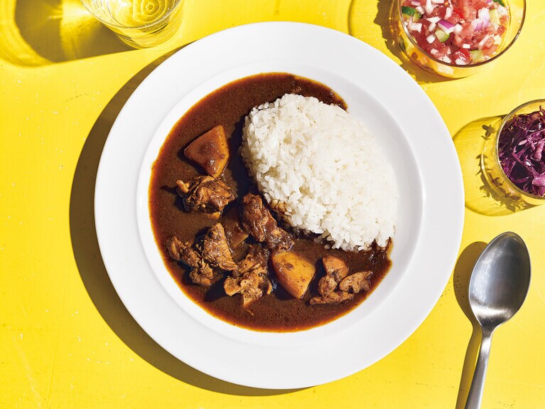 チキンカレー 1食分（250g） 700円。