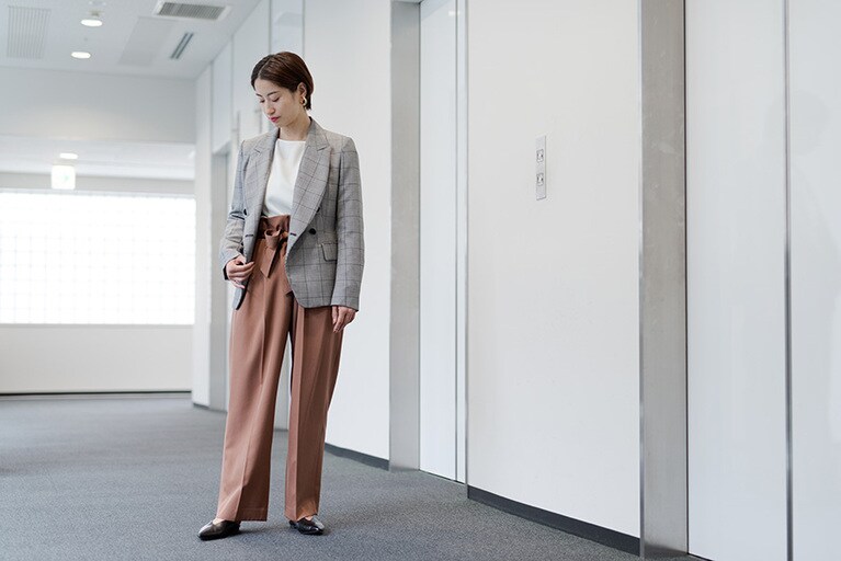 ジャケット36,000円／CITY(STUDIOUS WOMENS新宿店 03-5925-8966)。