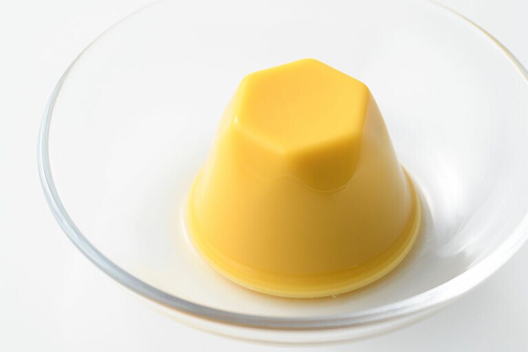 大人のための 濃厚マンゴープリン216円(税込)／北野エース