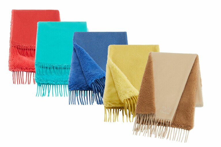 テディ スカーフ 各85,000円。